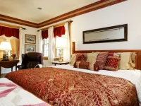 Deer Creek Winery and Watson Estate Bed & Breakfast Hotels in Fayette County