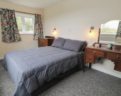 Broadlands Bungalow Hotels in Chard