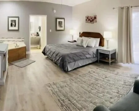 Cedar Glade Resort Hotels in Izard County