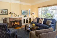Cheshire Cat Inn & Cottages - balcony