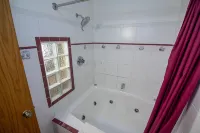 Coachlite Inn - Hot Tub