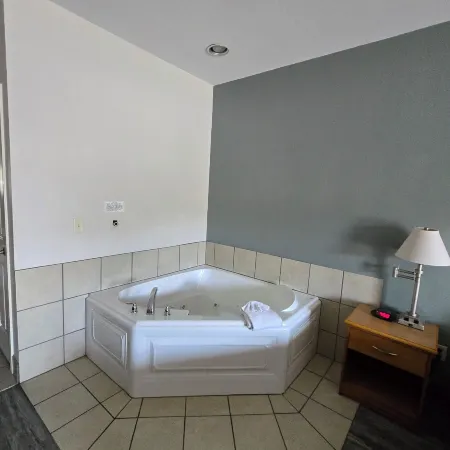 Whitesboro Inn & Suites