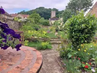 Two Towers Cottage Hotels in Ilchester