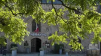 L'Hostellerie du Château de Bricquebec فنادق في Barneville-Carteret