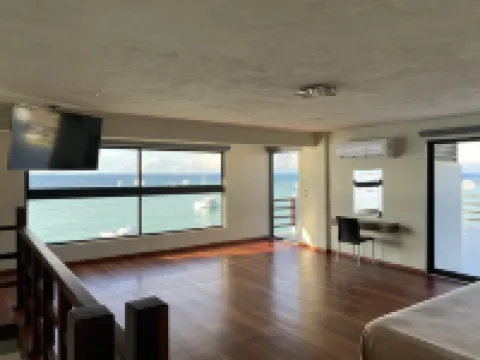 Cuxos Hotel Beachfront - 4-Star
