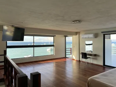 Cuxos Hotel Beachfront