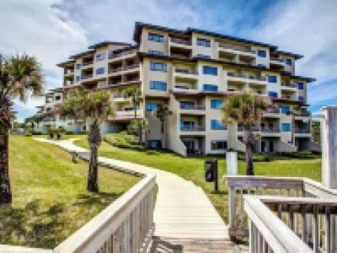 Beautiful Condo with Gorgeous Ocean Views from Balcony + Shared Pool & Free WiFi Hoteles en Fernandina Beach