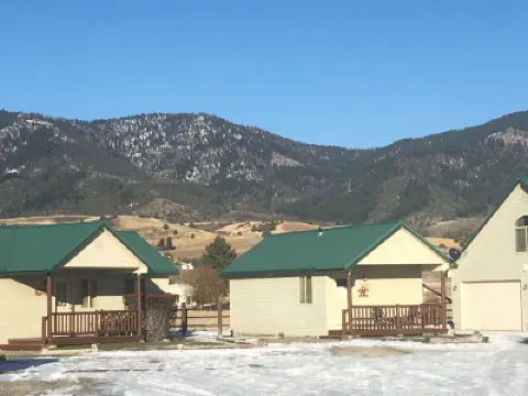 Sleepy J Cabins Hotels in 