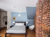 Hotel Belley Hotels near Samuel de Champlain Statue