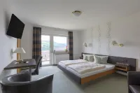 Luckai Hotel & Restaurant Inhaber Dennis Burmann Các khách sạn gần Wildpark Warstein