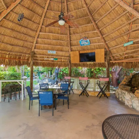 Sunset Cove Beach Resort