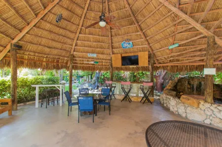 Sunset Cove Beach Resort