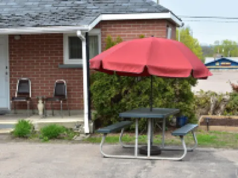 Hillside Inn Pembroke Hotels in Renfrew County