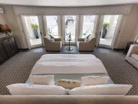 Fathoms Hotel & Marina Hotels in North Hempstead