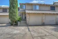 Horseshoe Bay Condominium - Walking Distance to HSB Resort and Yacht Club