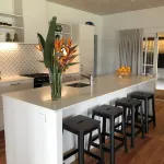 Raglan Escape: Unique holiday home right in the heart of Raglan Hotel a Raglan