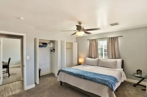 Spacious and Relaxing 3 Bed House with Diving Pool