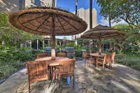 Hotel-Zoned Oceanfront Condo in Kaanapali Resort!