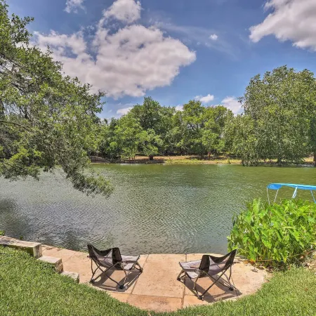 Round Rock Lakefront Home w/ Water Toys & Fire Pit