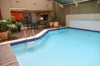 Convair Hotel - Pools