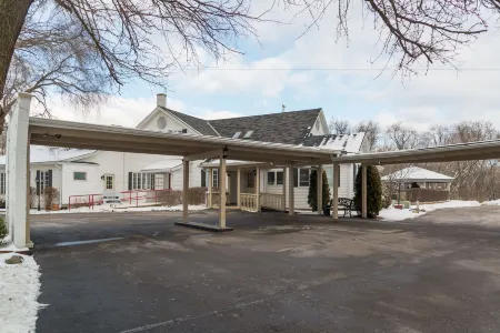 Sybaris Pool Suites Mequon