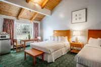 Butterfly Grove Inn - balcony