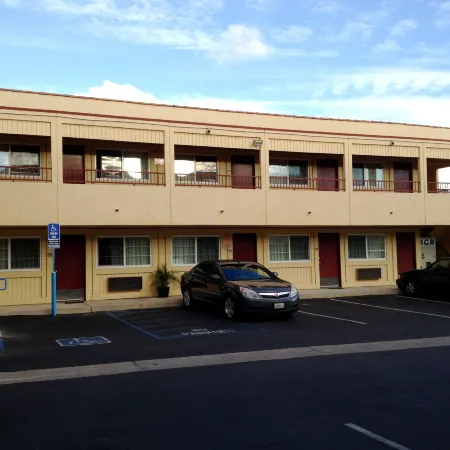Harvey's Motel Sdsu la Mesa San Diego Отели рядом с достопримечательностью «Парк Лейк-Мюррей»
