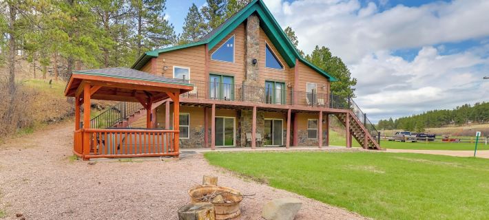 Cabin w/ on-Site Trails - 15 Miles to Mt Rushmore! Hotels in Pennington County