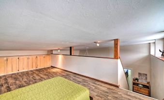 Bohemian Home w/ Screened Porch, 3 Mi to Lake!