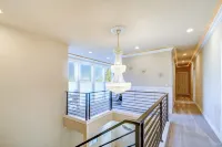 Luxe Federal Way Rental - Walk to the Water! - Parkplatz