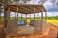 Quiet Clayton Home w/ Mountain Views 4 Mi to Lake! - Homestays
