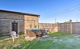 1/2 Mi to Beach: Convenient Retreat in Galveston!