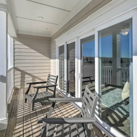 Gorgeous Emerald Isle Getaway Walk to Beach!