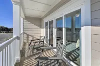 Gorgeous Emerald Isle Getaway Walk to Beach! - parking