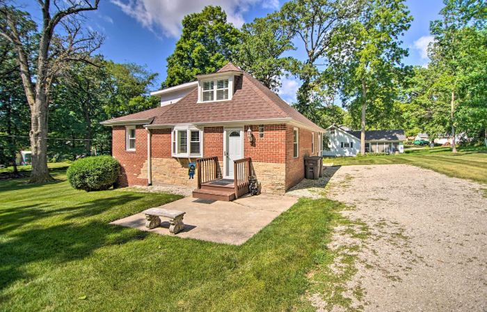 Sun-Lit Lake Geneva Sanctuary w/ BBQ Patio!