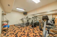 Days Inn & Suites by Wyndham Beeville - Gym