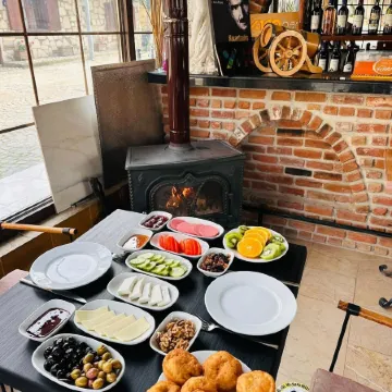 Rebetika Hotel & Bistro