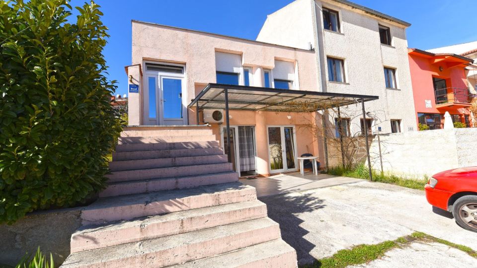 Apartment 1562
