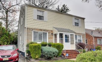 Newark Home w/ Deck & Fire Pit, 16 Mi to NYC!