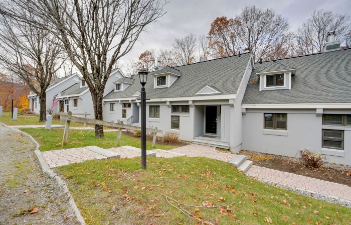 Sunny Stratton Townhome ~ 1 Mi to Skiing!