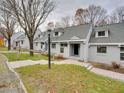 Sunny Stratton Townhome ~ 1 Mi to Skiing!