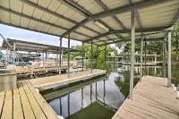 Kentucky Lake House with a Great Outdoor Space! - Parking