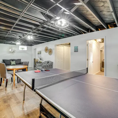 1 Mi to Indiana Dunes Nat'l Park: Home w/ Patio!