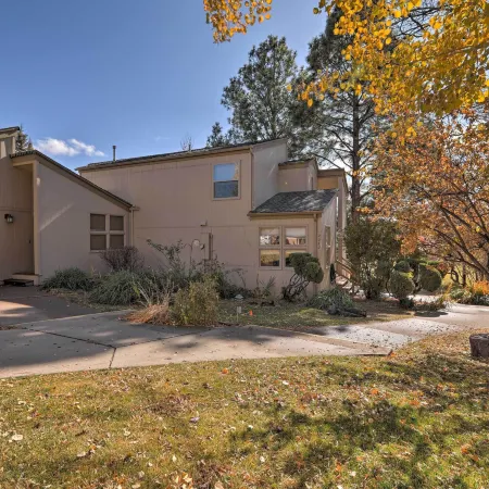 Flagstaff Townhome w/ View, Country Club Amenities