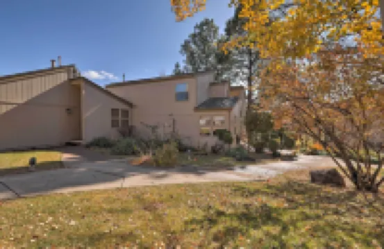 Flagstaff Townhome w/ View, Country Club Amenities