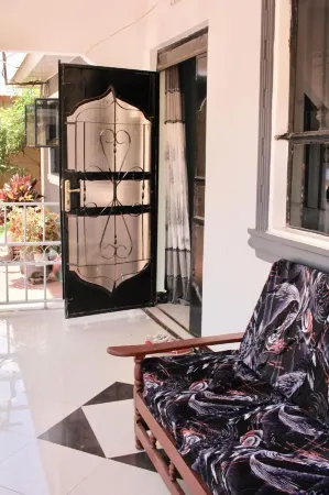 Bomang'Ombe 2 Room with Breakfast