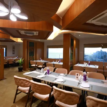 Hotel the Grand Ladhukara