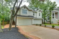 Modern Woodlands Townhome w/ Spacious Yard & Patio - 3 étoiles