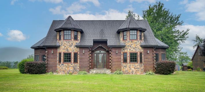 Peaceful Raphine Cottage w/ Deck & Fireplace! Hotels in Augusta County