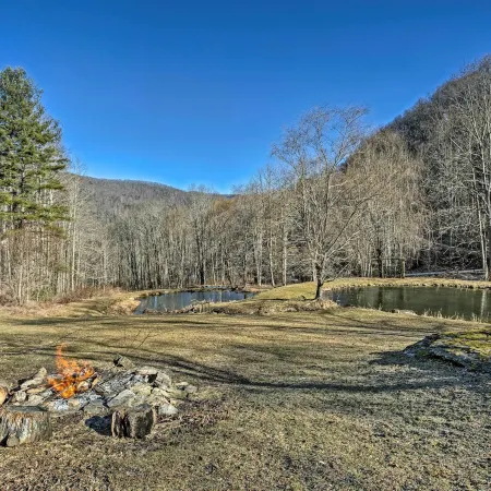 Emerald Gate Farm Cabin w/ on-Site Fishing Pond!